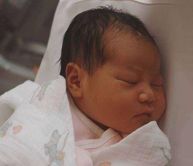 恭喜！31岁TVB高颜值港姐宣布生女和富二代帅老公门当户对